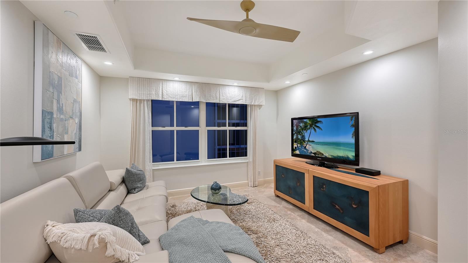 258 GOLDEN GATE PT #801