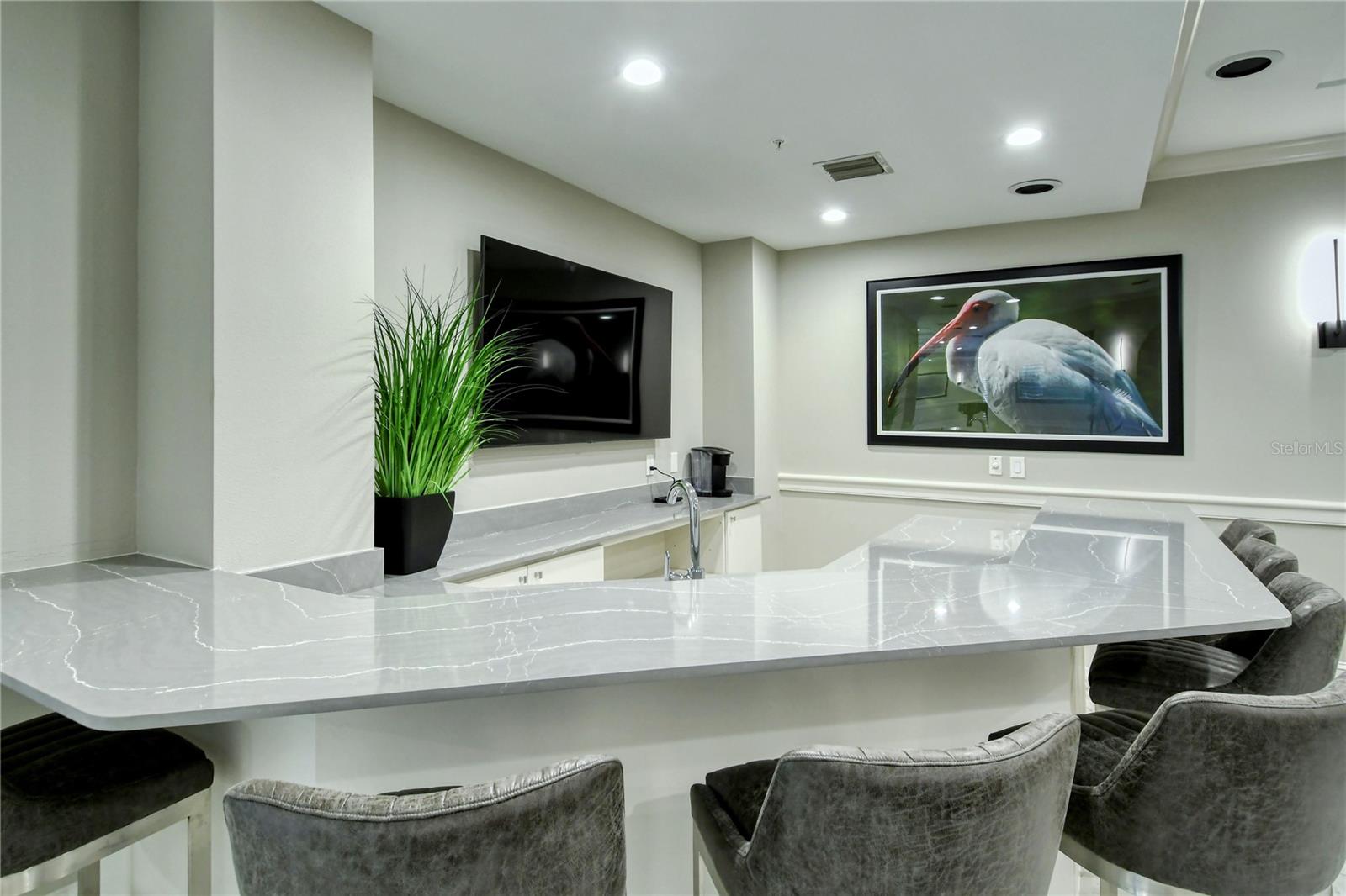 435 L AMBIANCE DR #K506