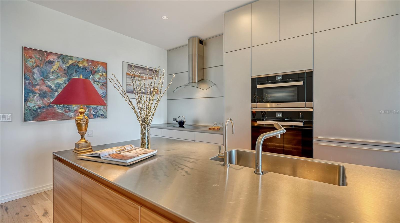 111 S PINEAPPLE AVE #1103