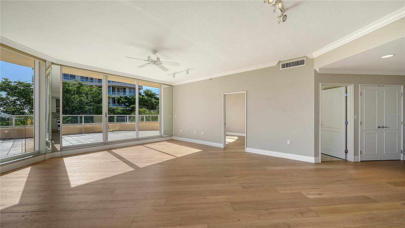 3080 GRAND BAY BLVD #516