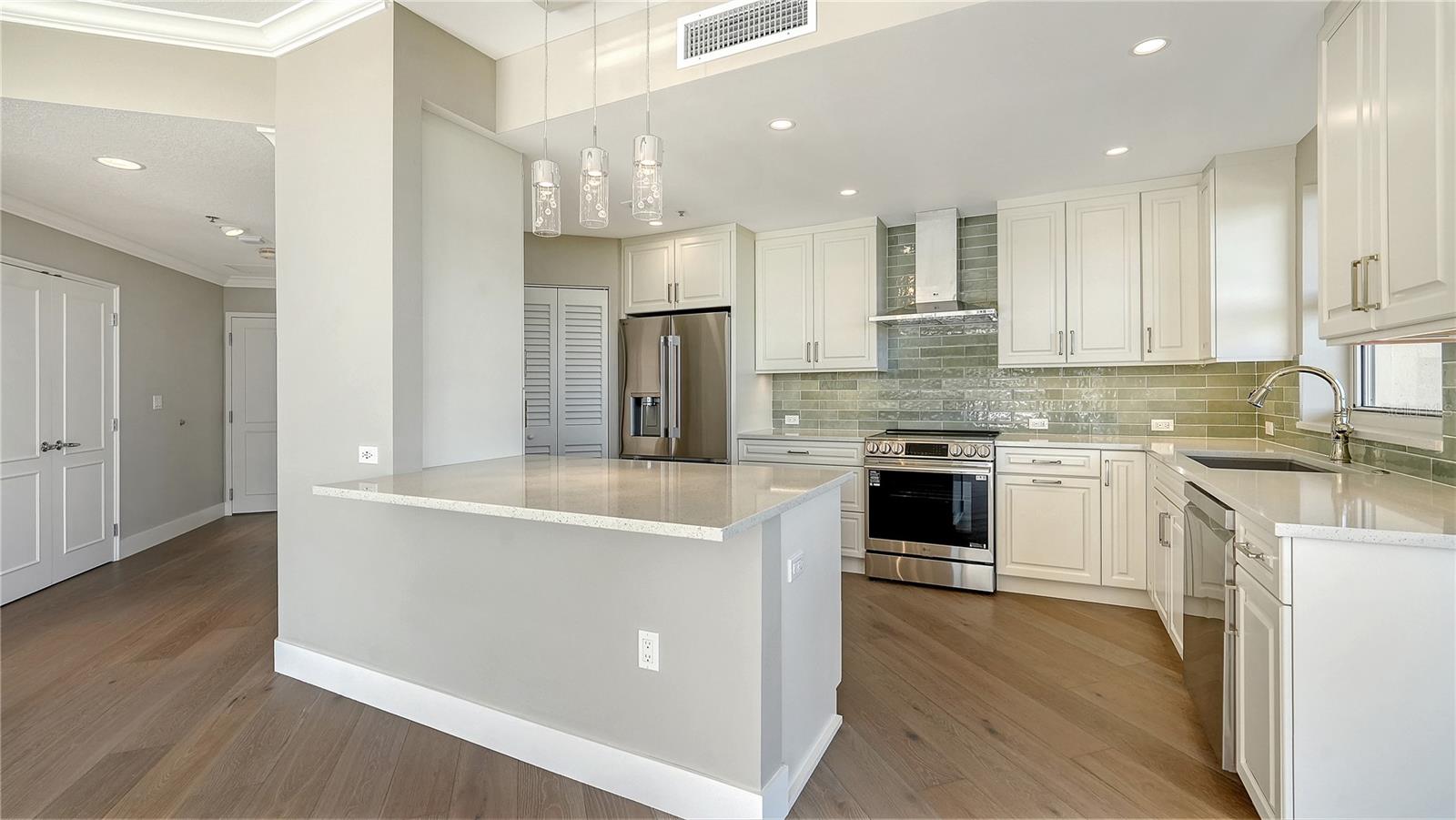 3080 GRAND BAY BLVD #516