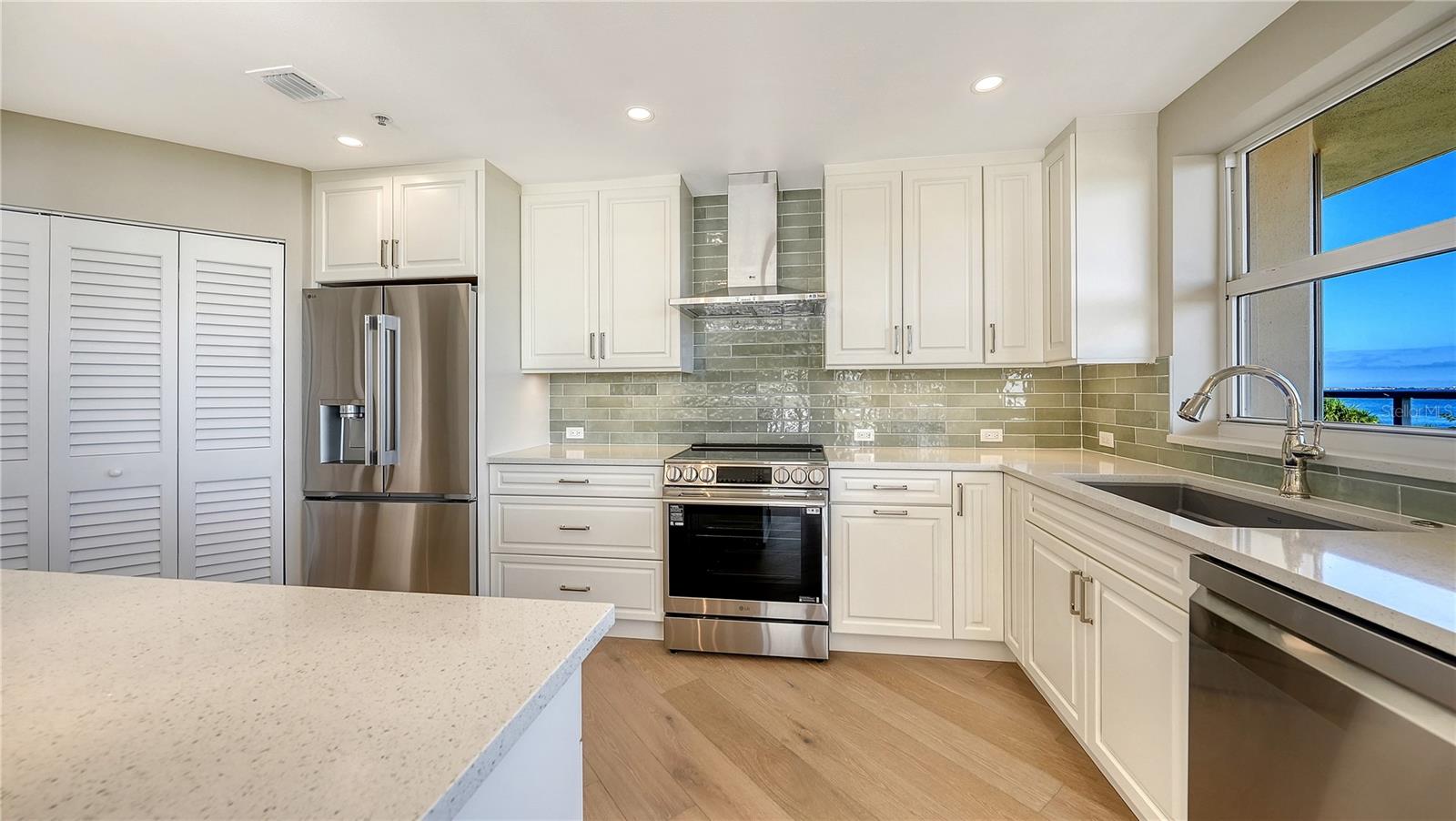 3080 GRAND BAY BLVD #516