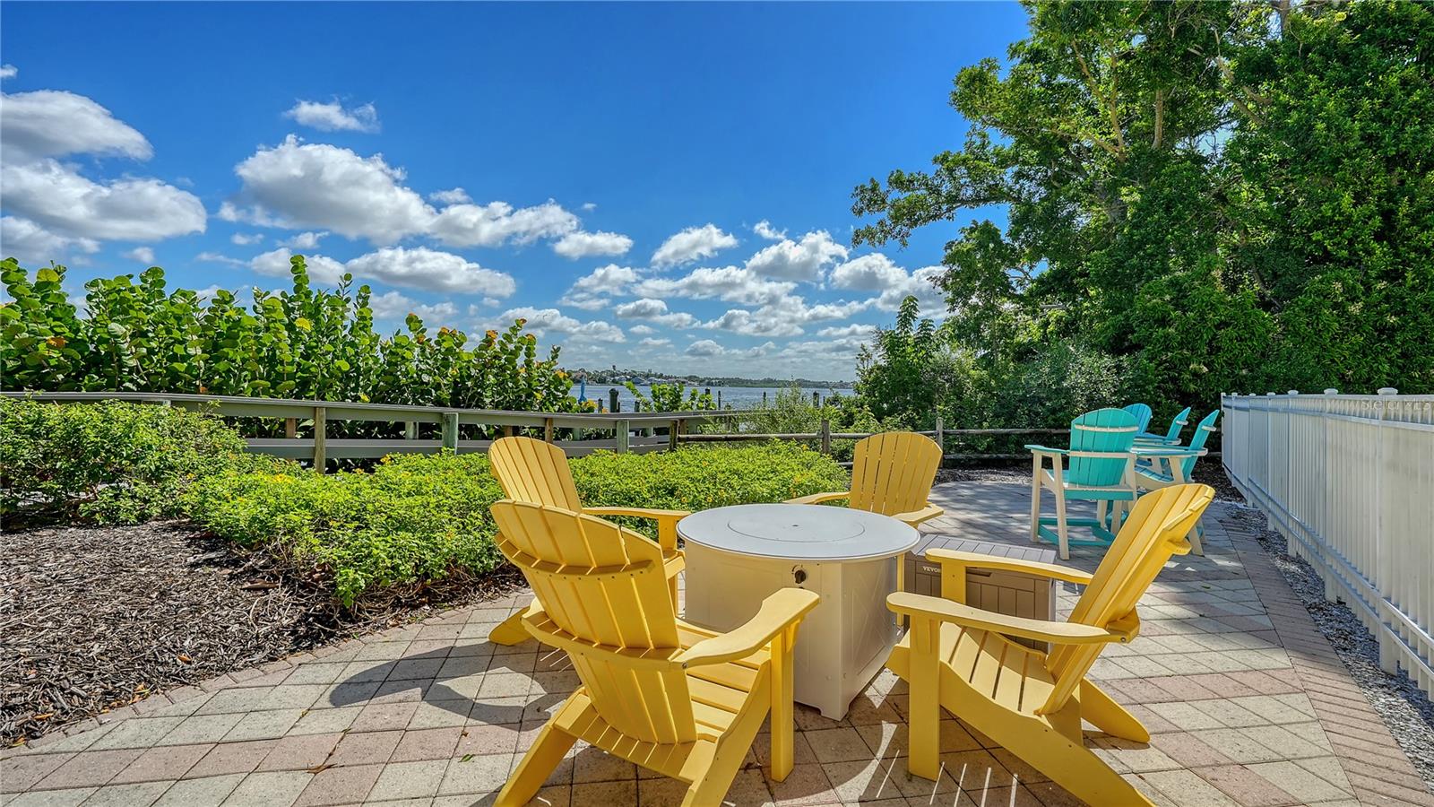 1308 OLD STICKNEY POINT RD #W23