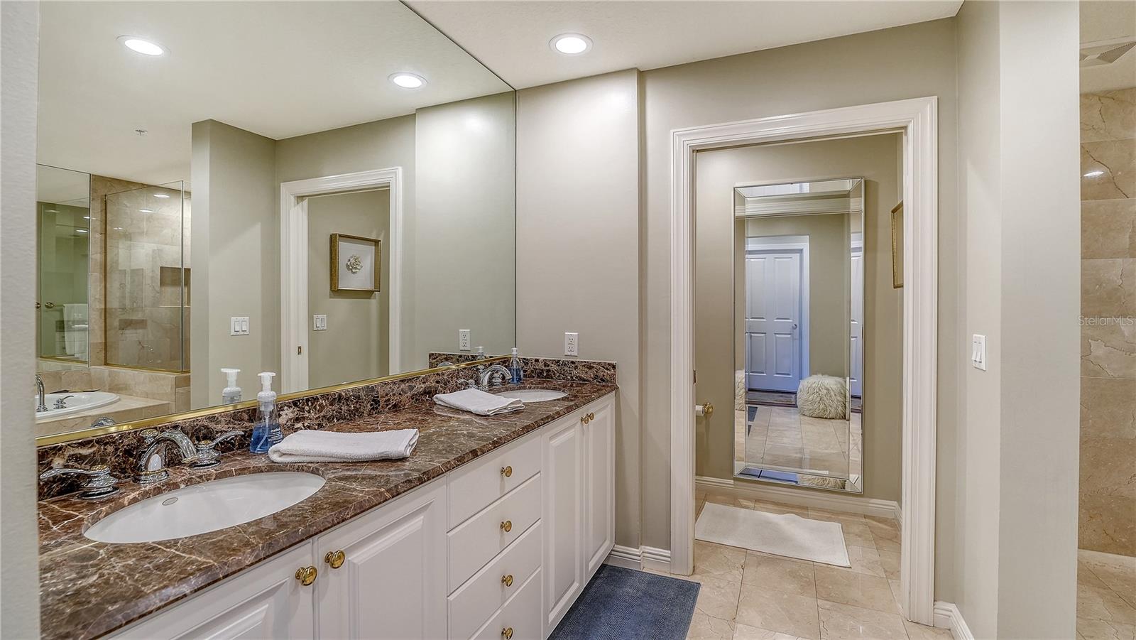 1308 OLD STICKNEY POINT RD #W23