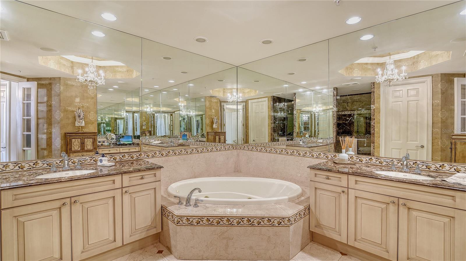 1300 BENJAMIN FRANKLIN DR #505