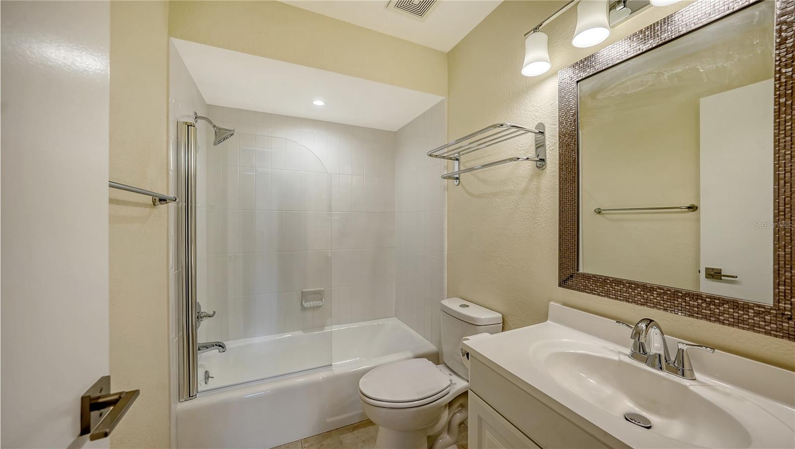 631 N ORANGE AVE #208