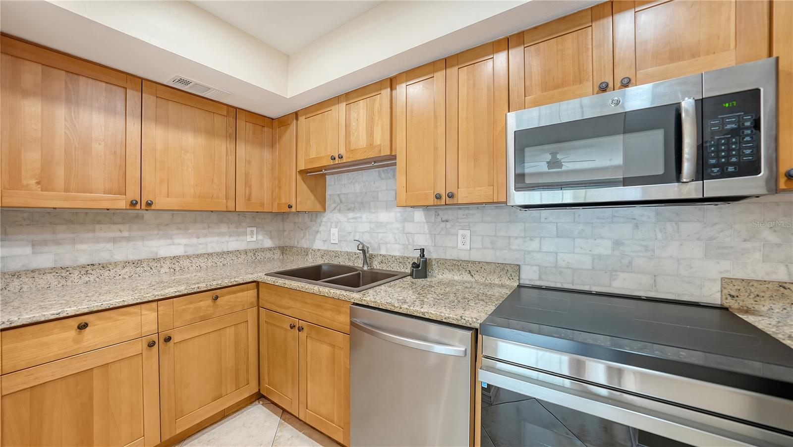 631 N ORANGE AVE #208