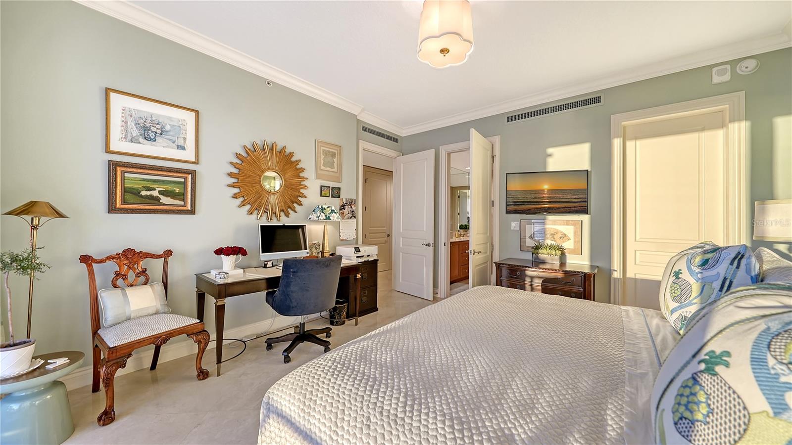 2050 BENJAMIN FRANKLIN DR #B704