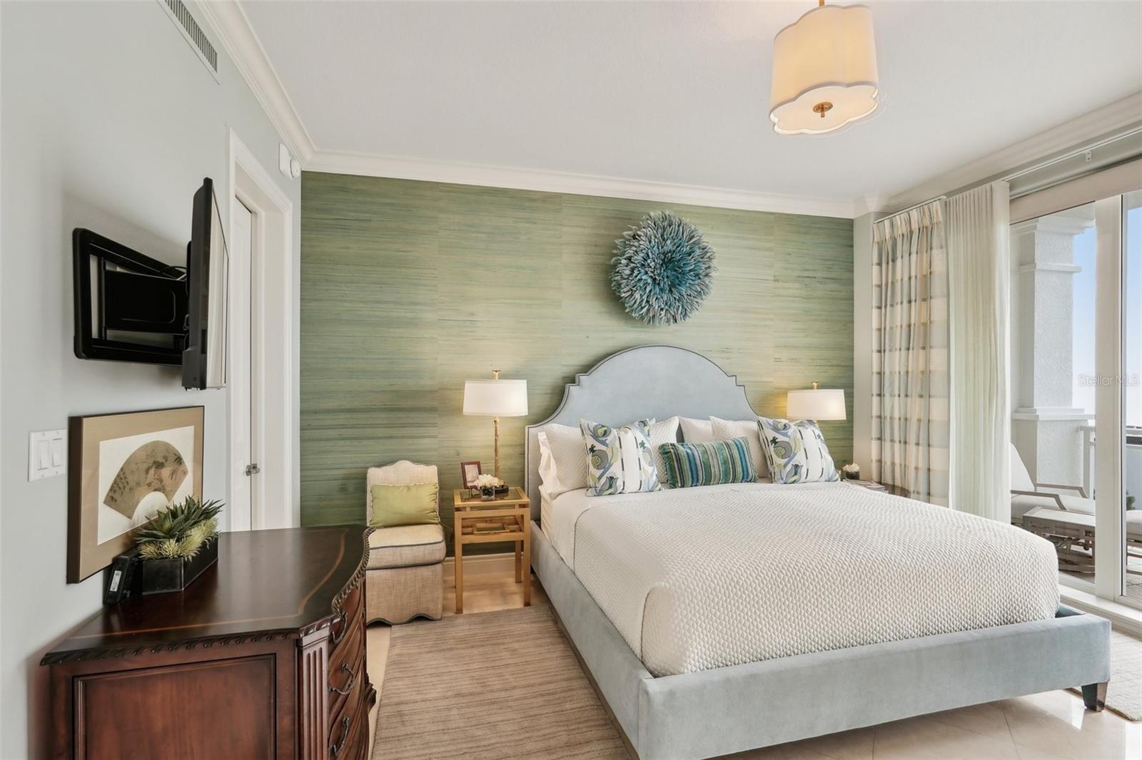 2050 BENJAMIN FRANKLIN DR #B704