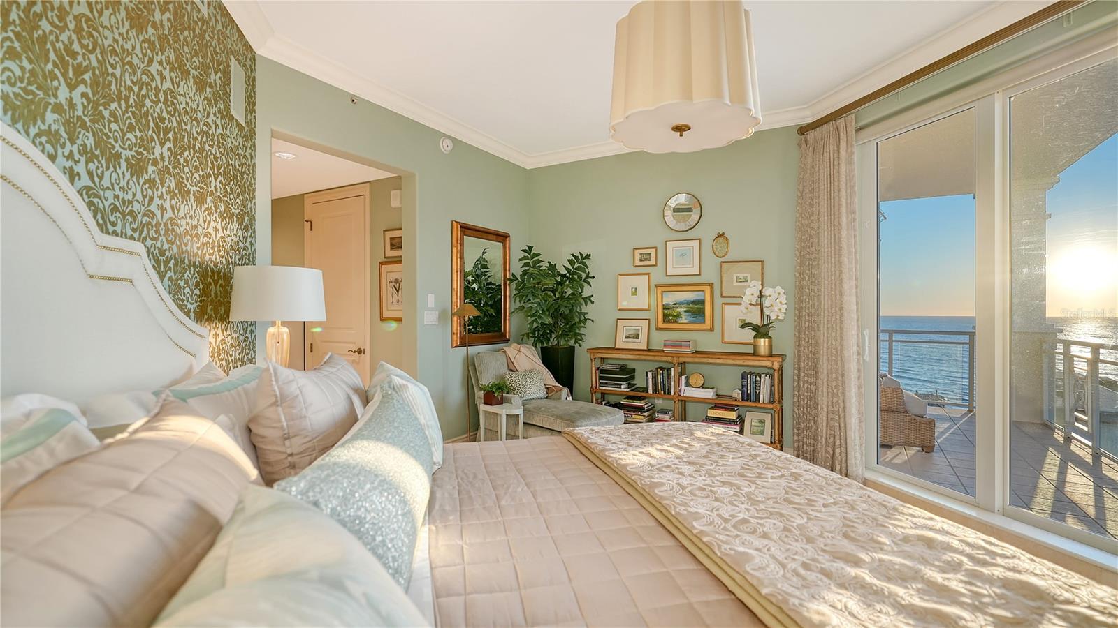 2050 BENJAMIN FRANKLIN DR #B704