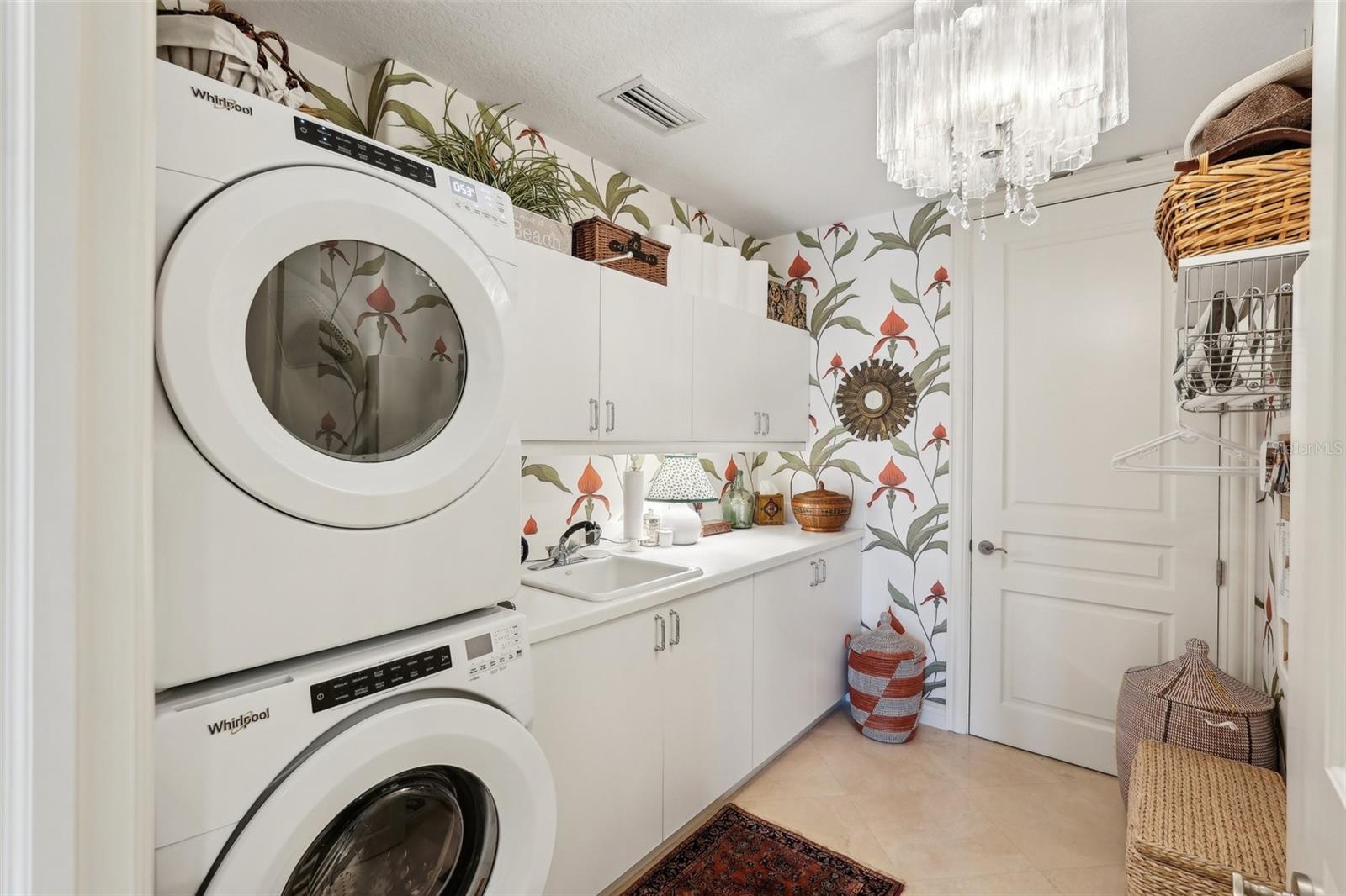 2050 BENJAMIN FRANKLIN DR #B704