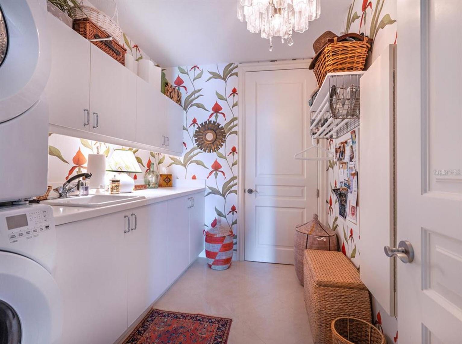 2050 BENJAMIN FRANKLIN DR #B704