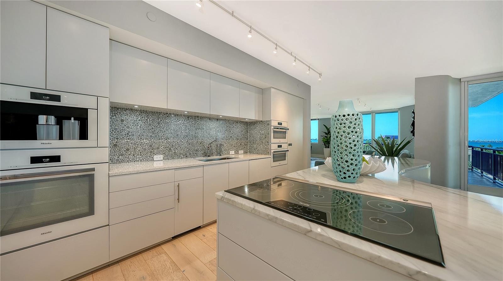 800 N TAMIAMI TRL #505/507