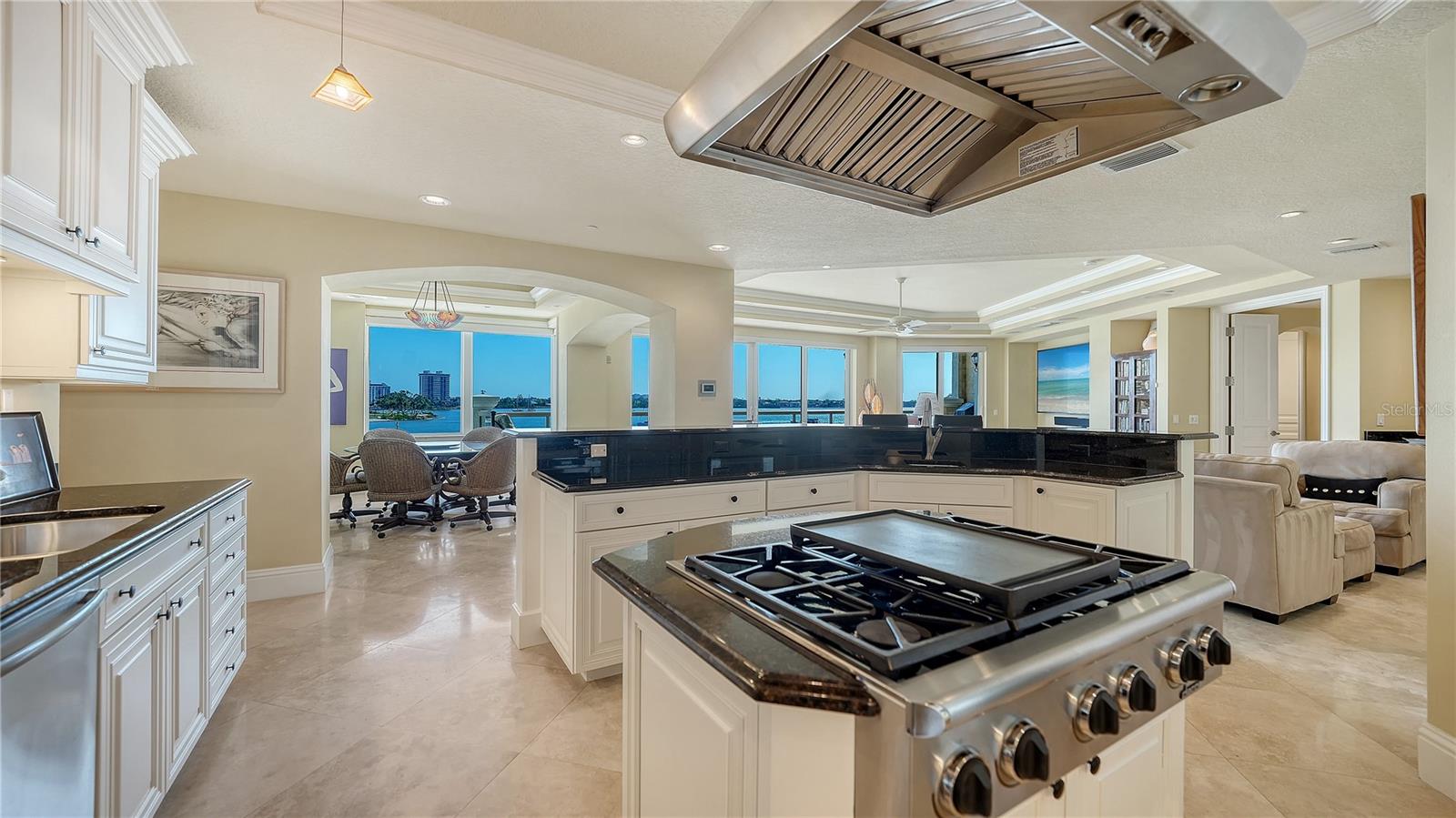 464 GOLDEN GATE PT #304