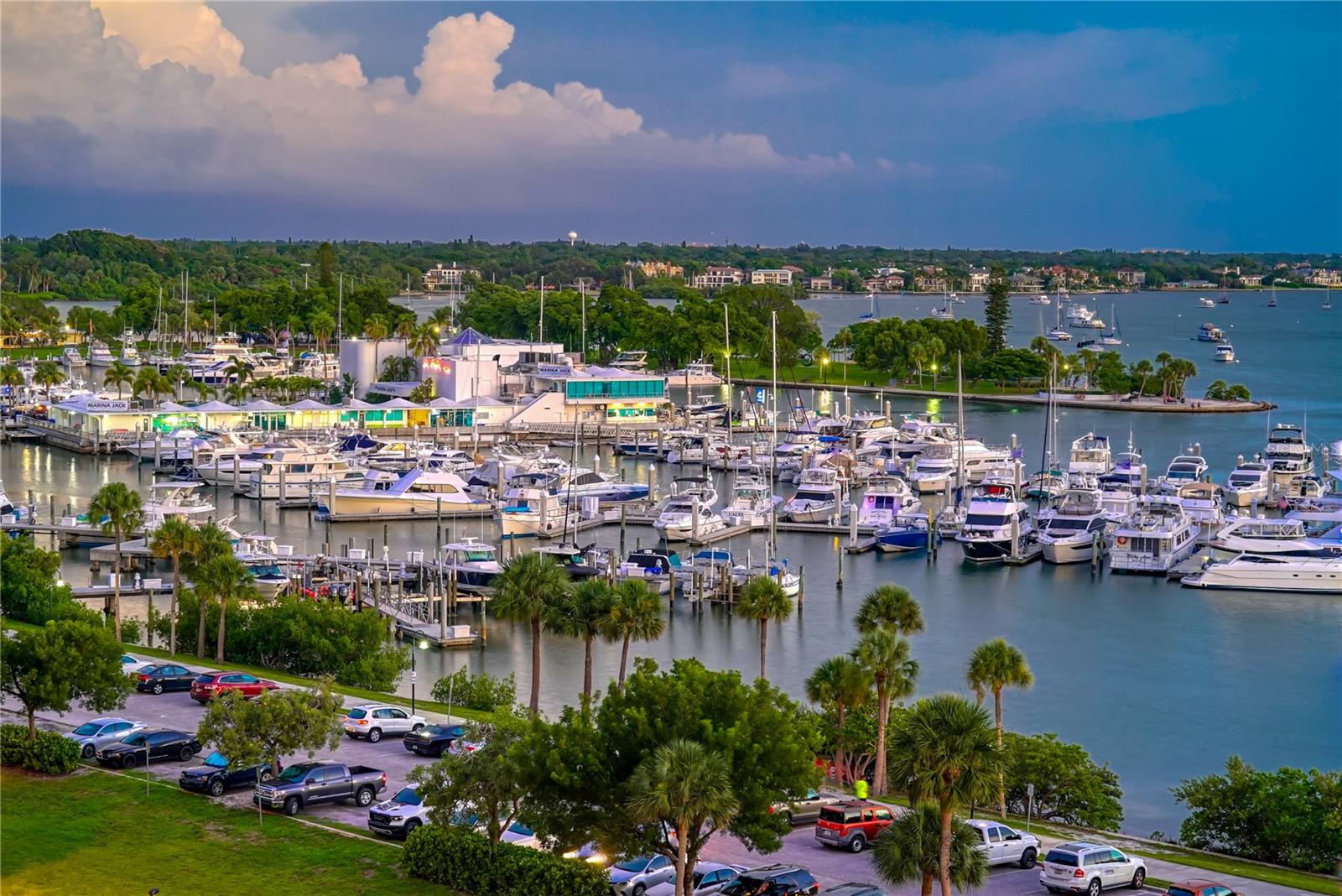 464 GOLDEN GATE PT #304