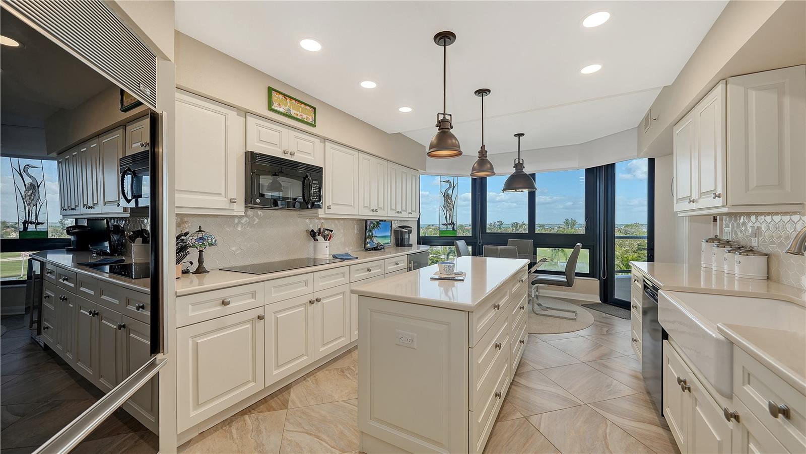 565 SANCTUARY DR #B506