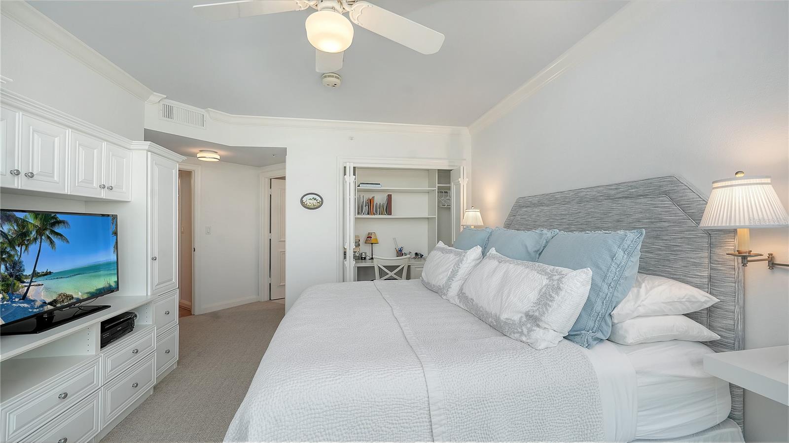 565 SANCTUARY DR #B506