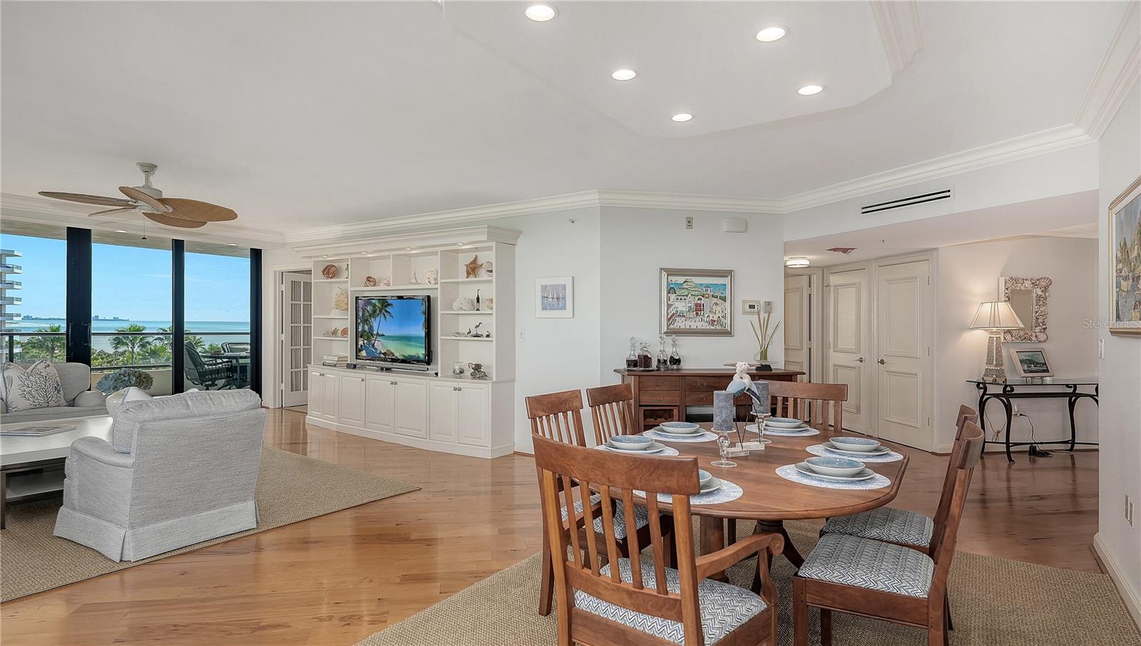 565 SANCTUARY DR #B506