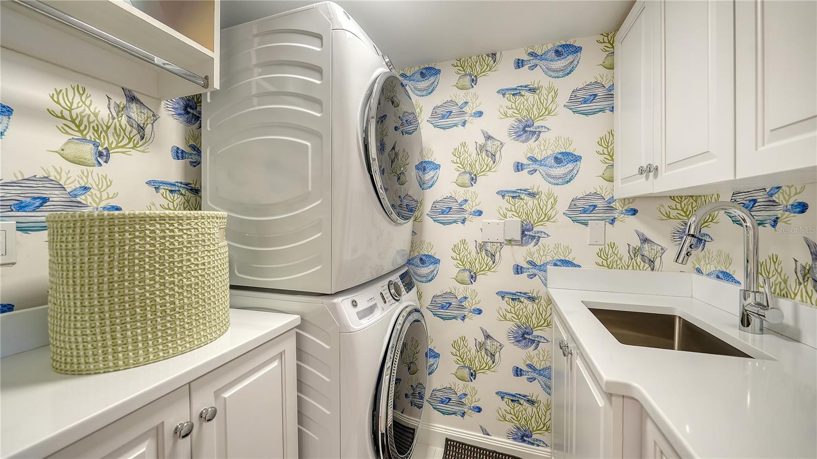 565 SANCTUARY DR #B506