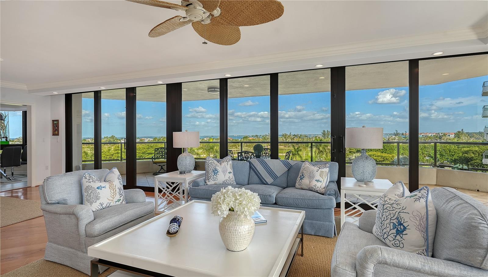 565 SANCTUARY DR #B506