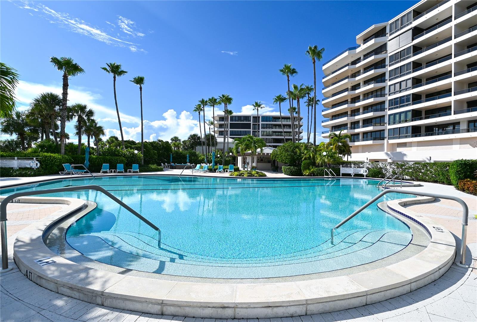 565 SANCTUARY DR #B506