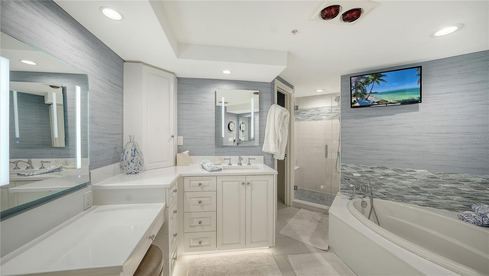 565 SANCTUARY DR #B506