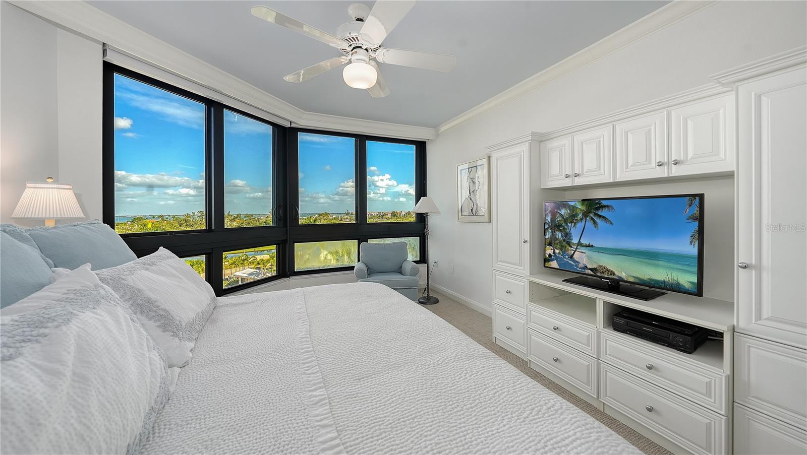 565 SANCTUARY DR #B506