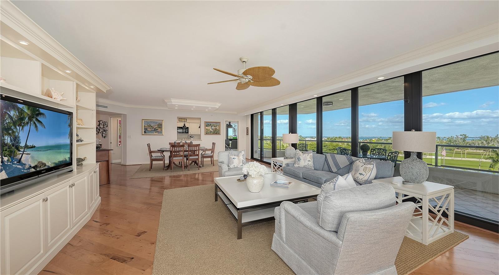 565 SANCTUARY DR #B506