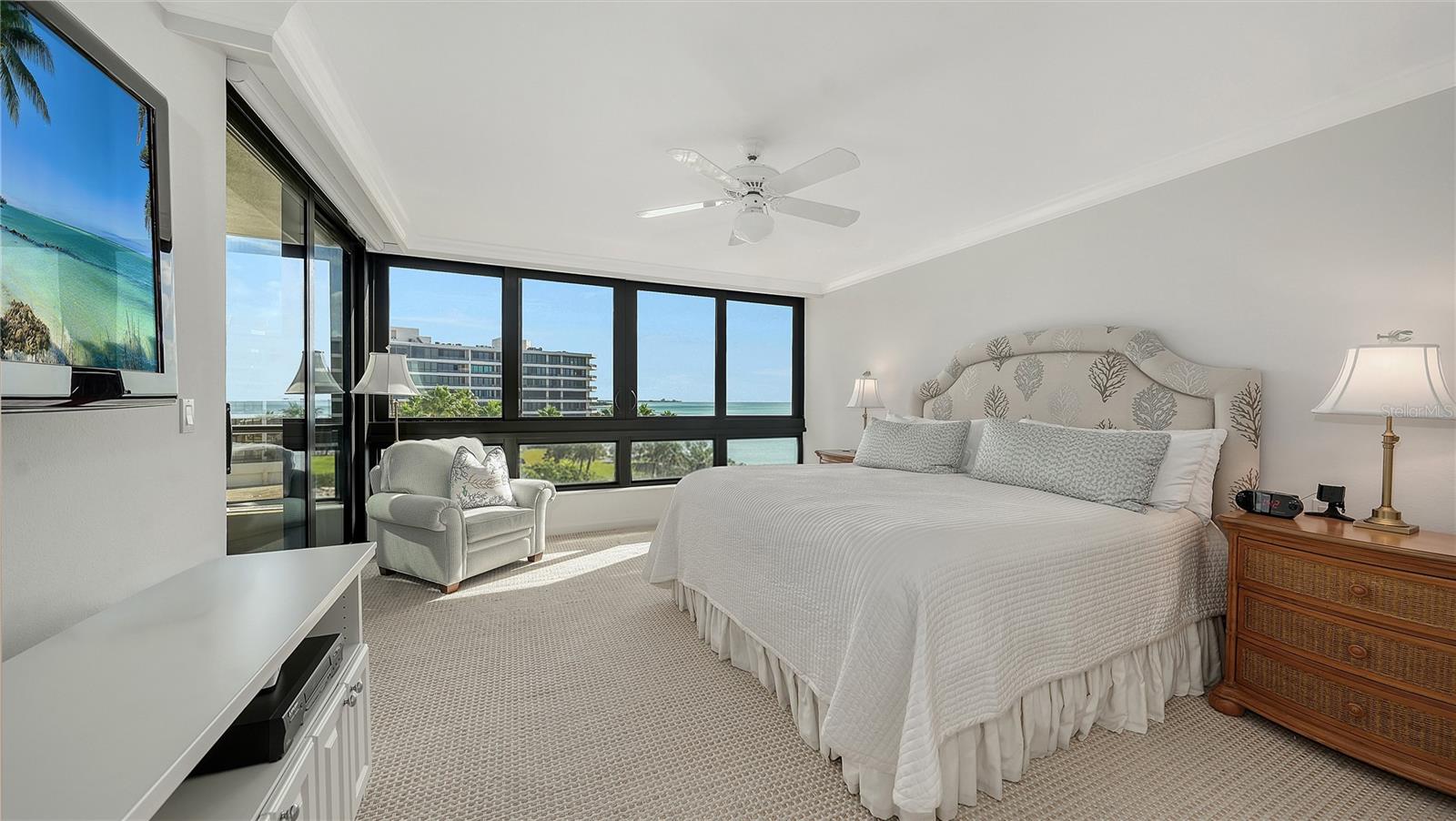 565 SANCTUARY DR #B506