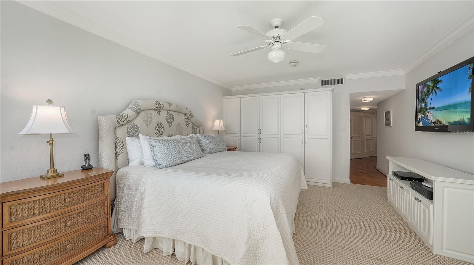 565 SANCTUARY DR #B506