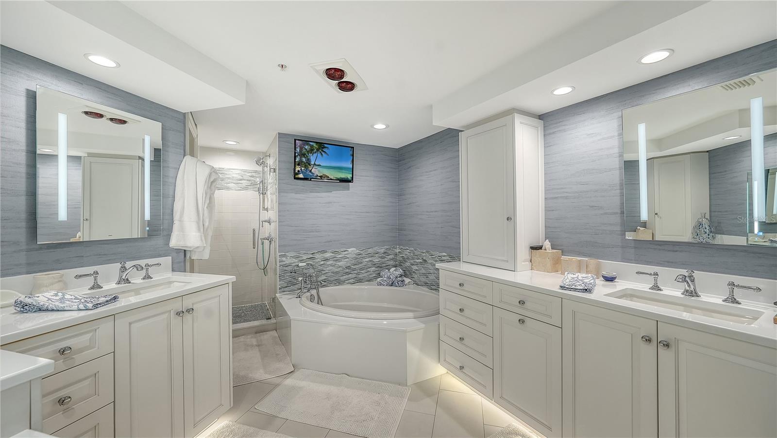 565 SANCTUARY DR #B506