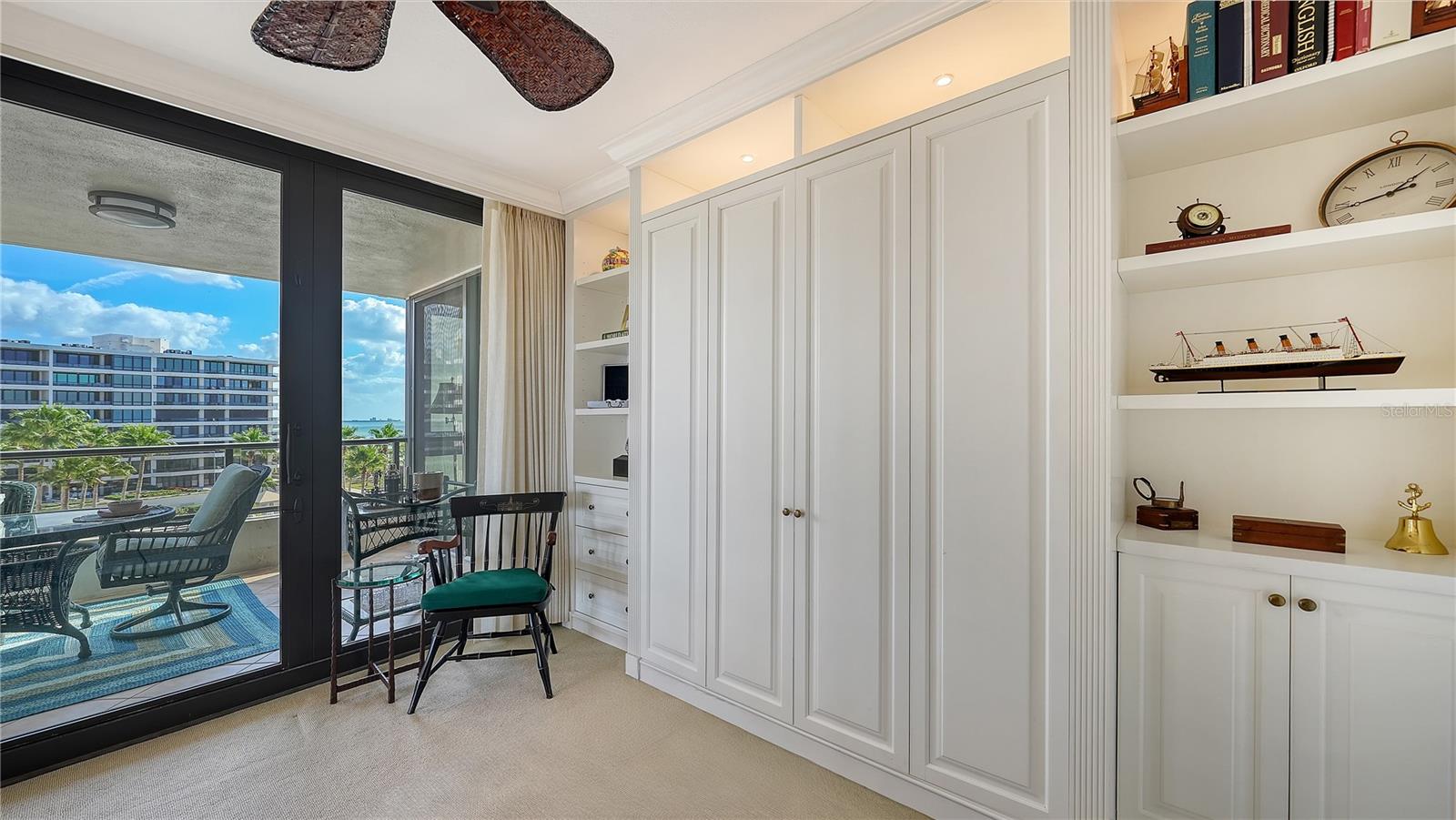 565 SANCTUARY DR #B506