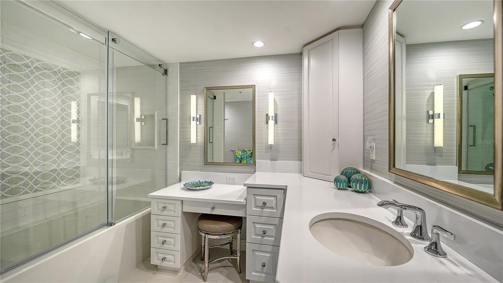 565 SANCTUARY DR #B506