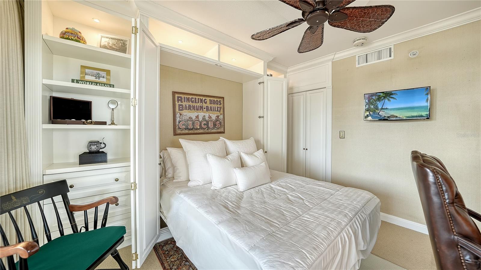 565 SANCTUARY DR #B506