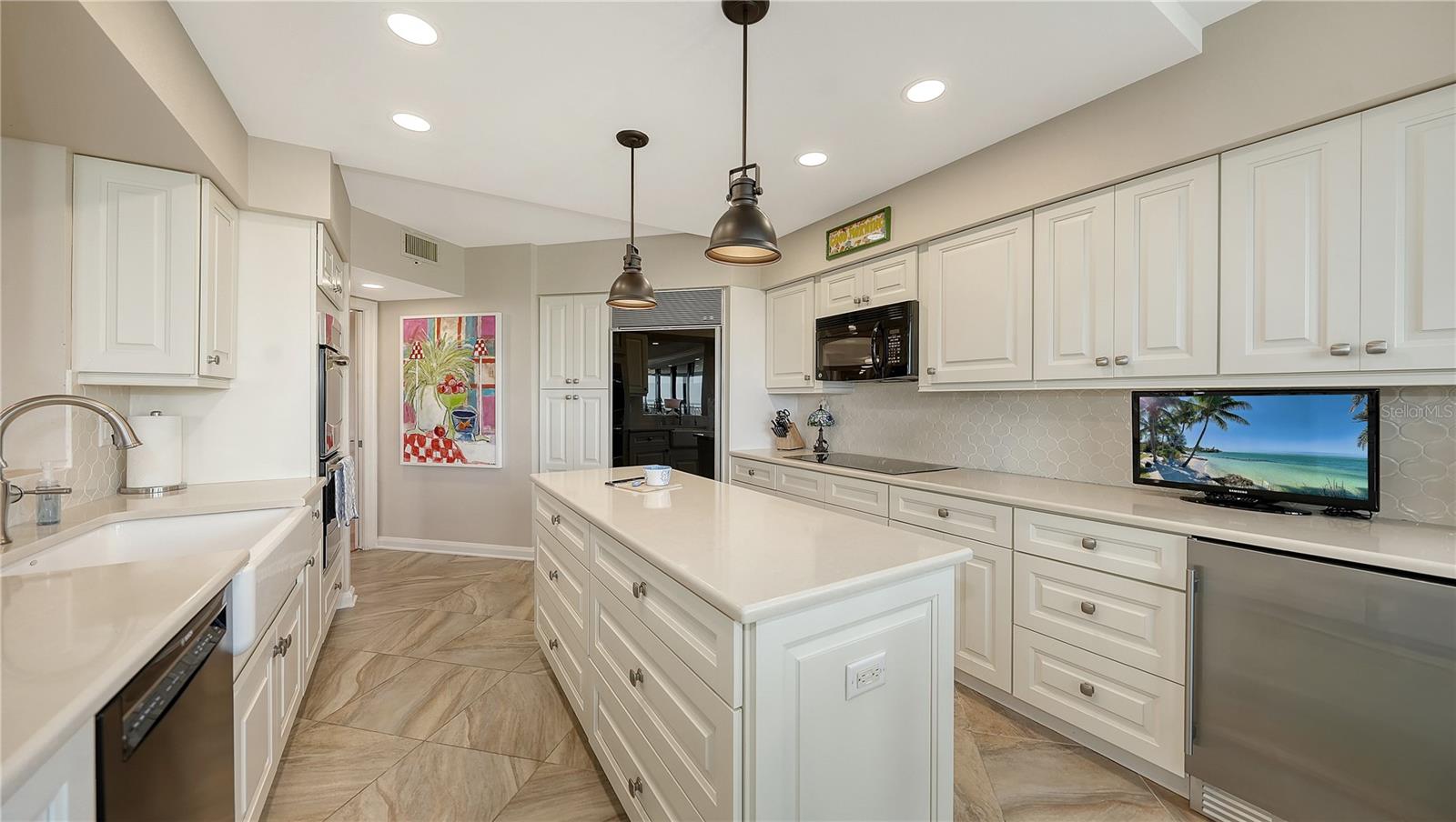 565 SANCTUARY DR #B506