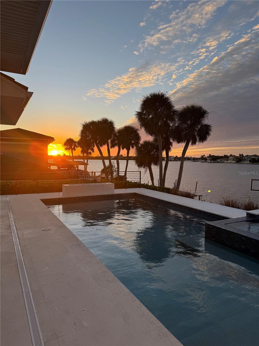 1739 LITTLE POINTE CIR