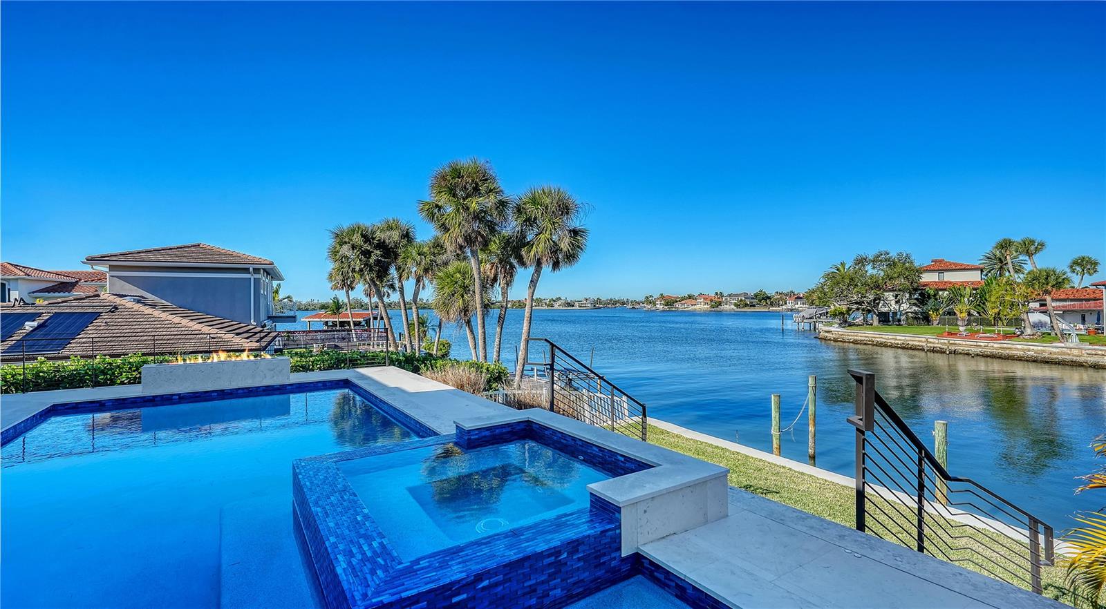 1739 LITTLE POINTE CIR