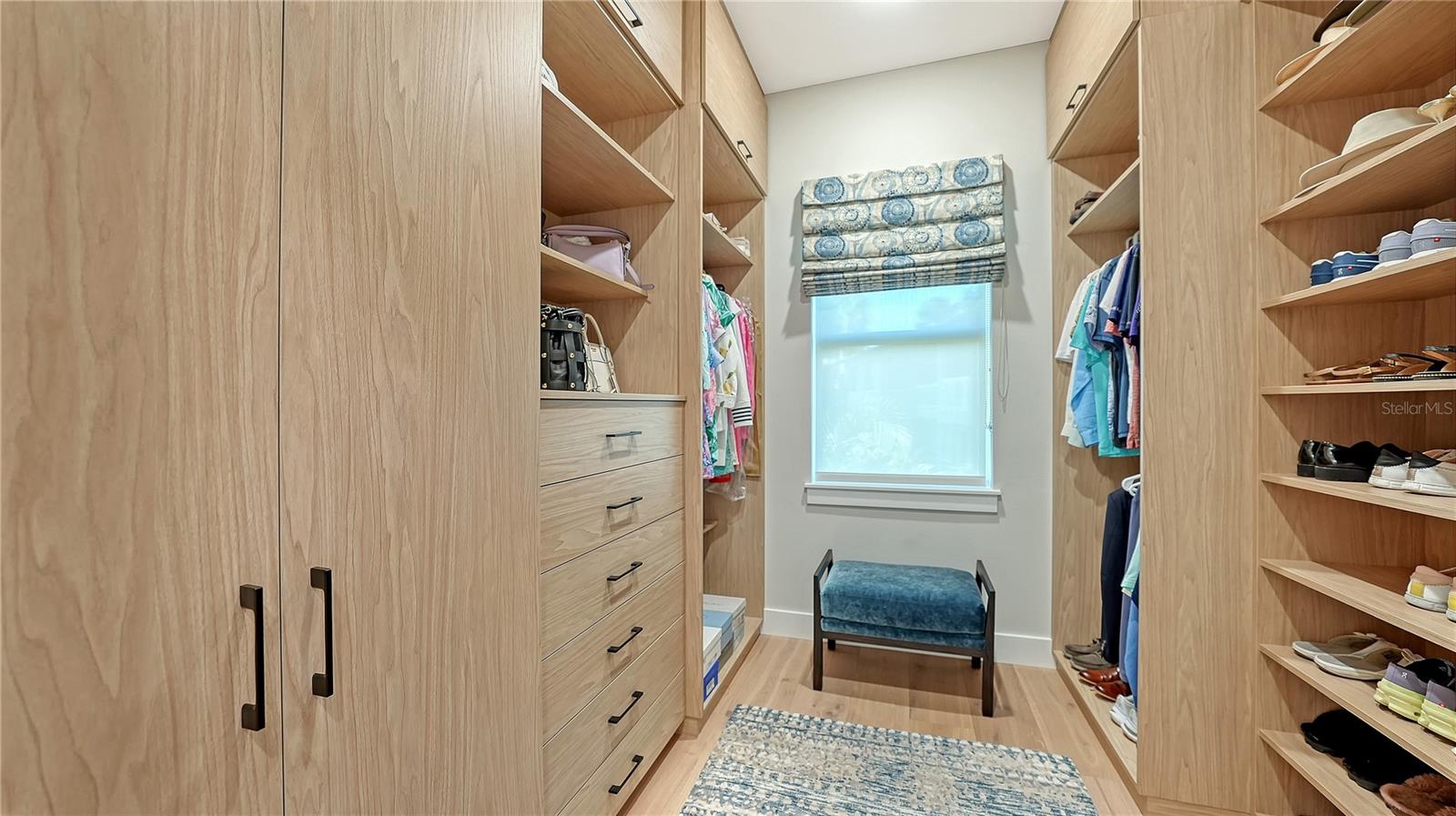 1739 LITTLE POINTE CIR