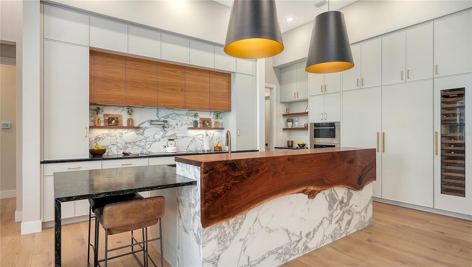 1739 LITTLE POINTE CIR