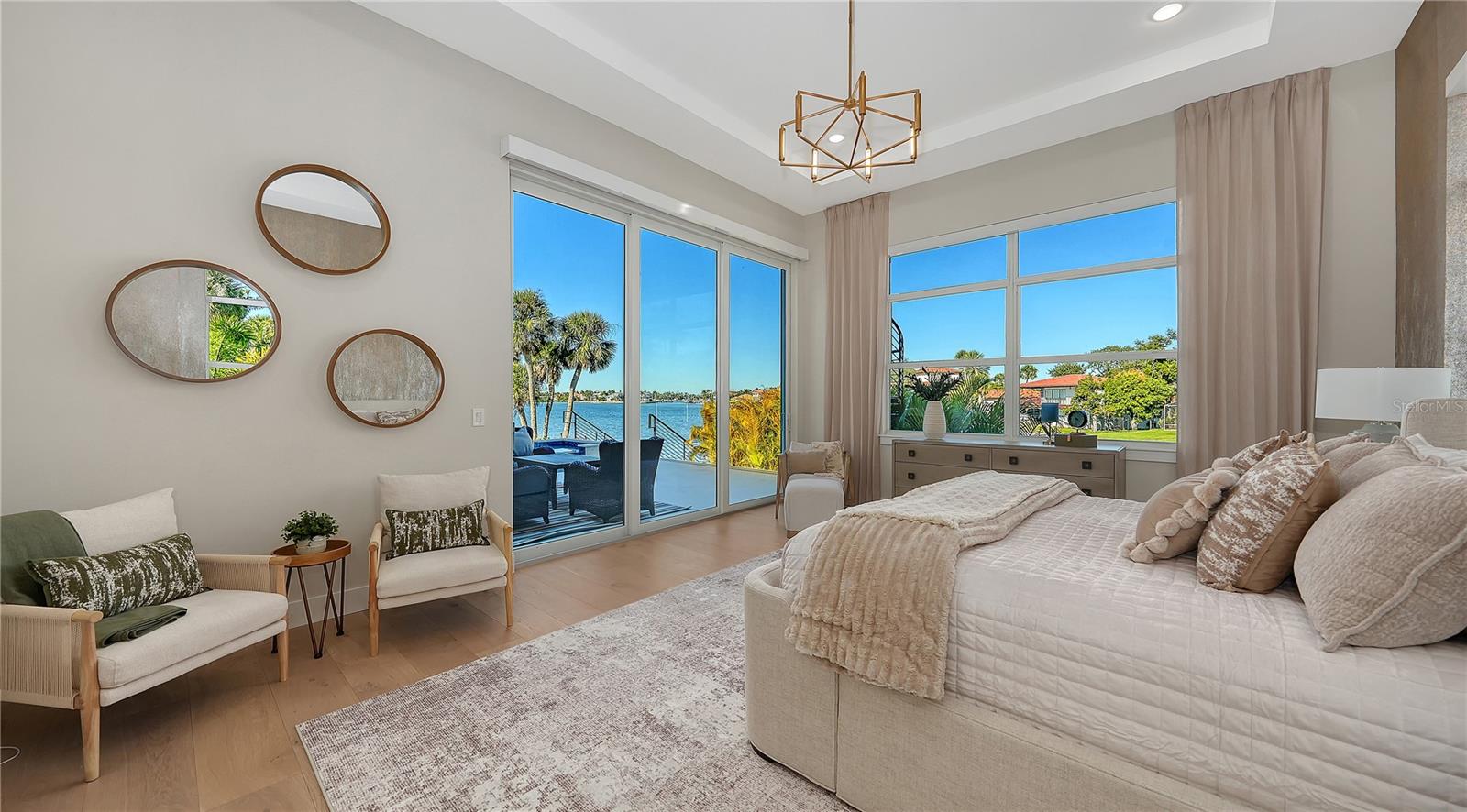 1739 LITTLE POINTE CIR