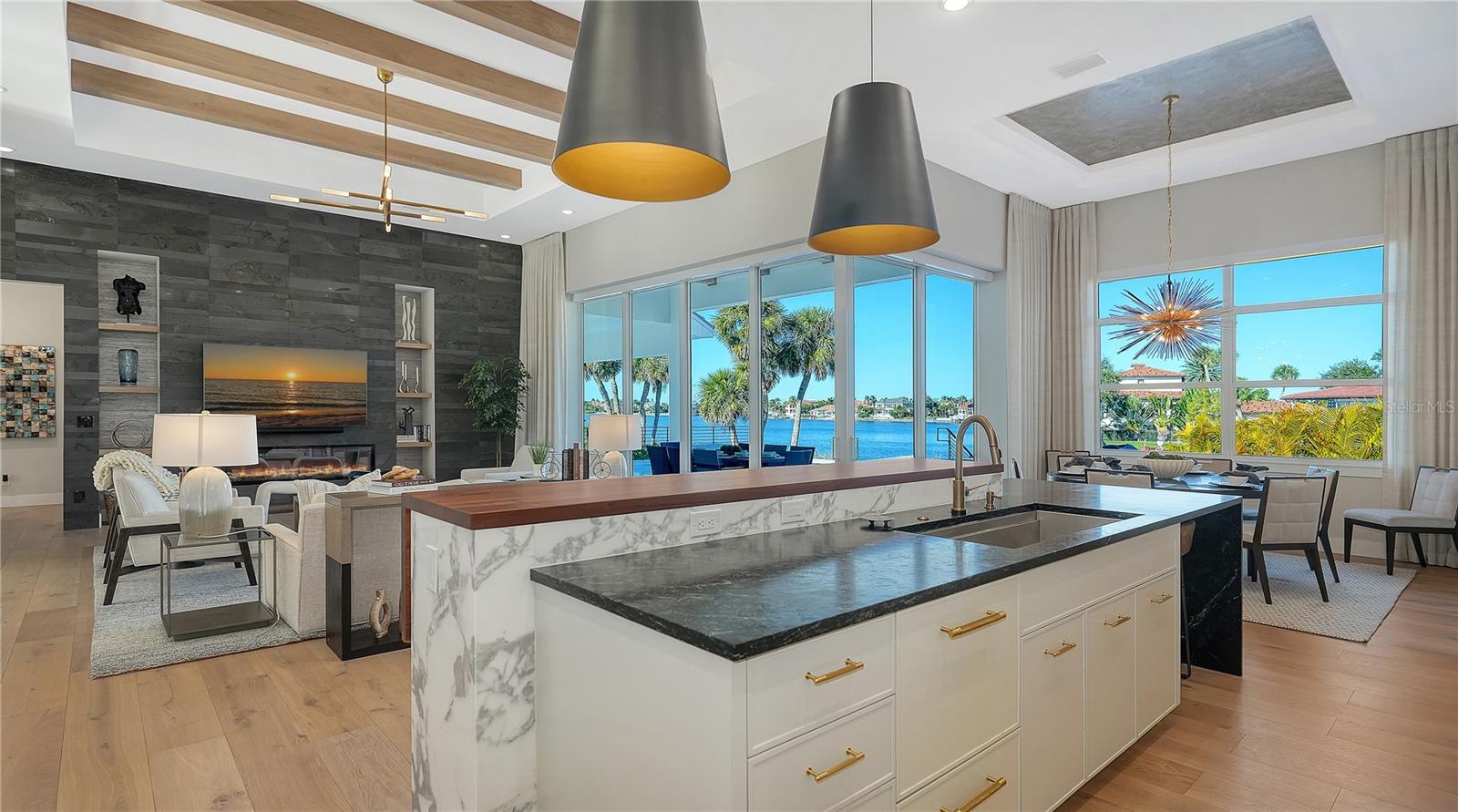 1739 LITTLE POINTE CIR