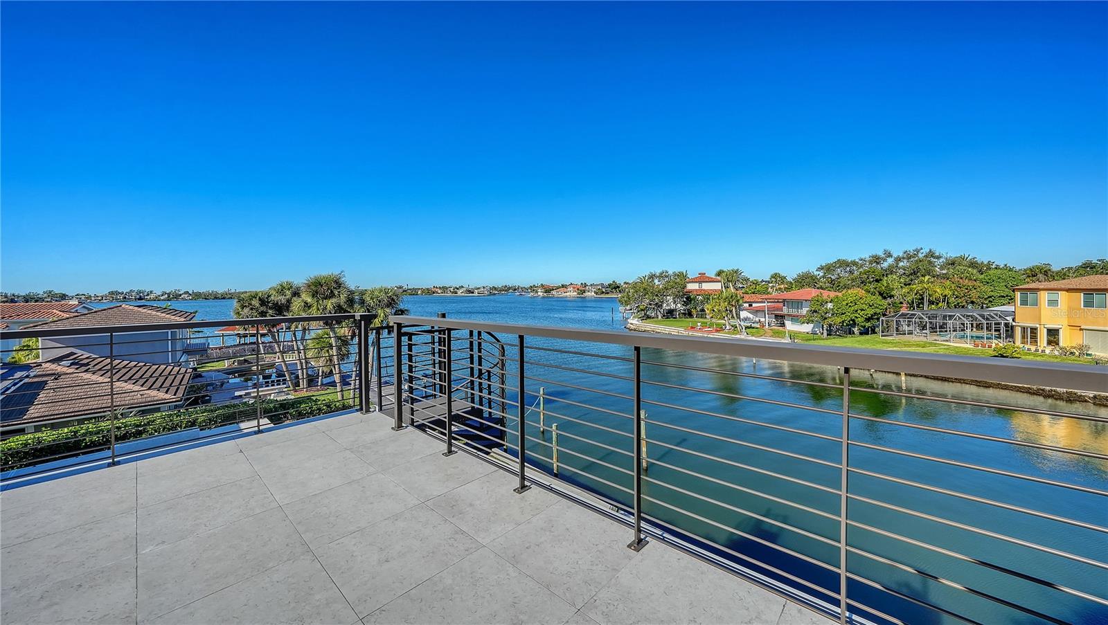 1739 LITTLE POINTE CIR