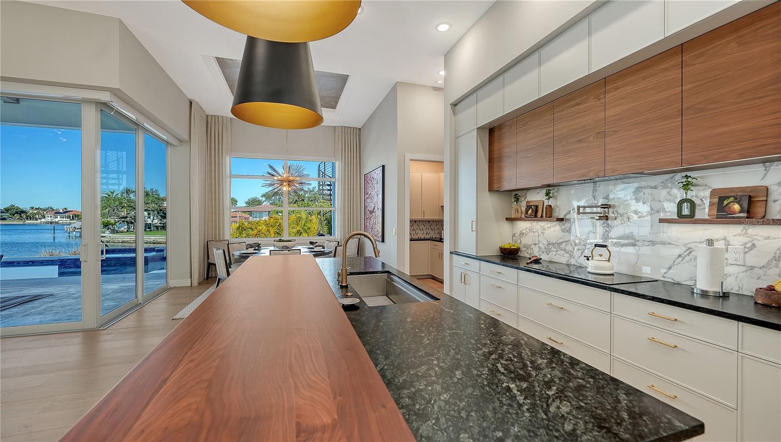 1739 LITTLE POINTE CIR