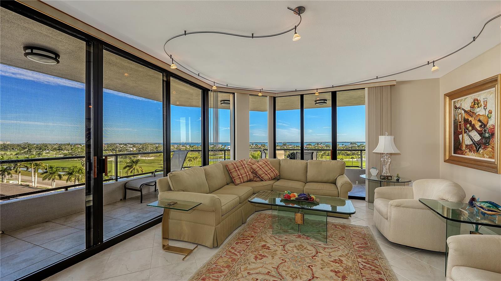 585 SANCTUARY DR #B502