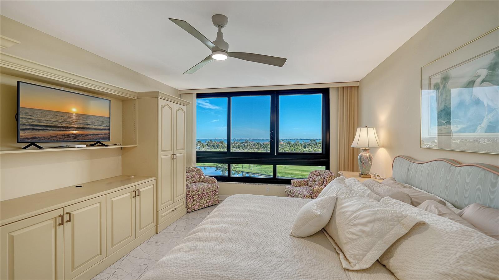 585 SANCTUARY DR #B502