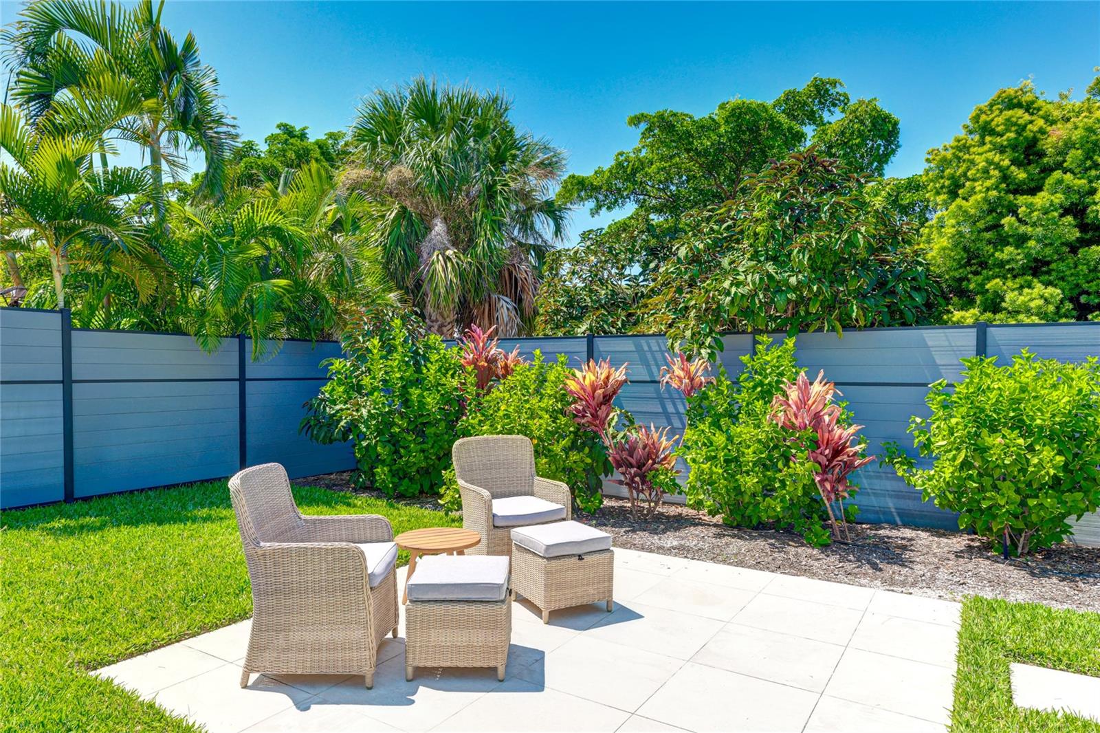 526 BIRD KEY DR