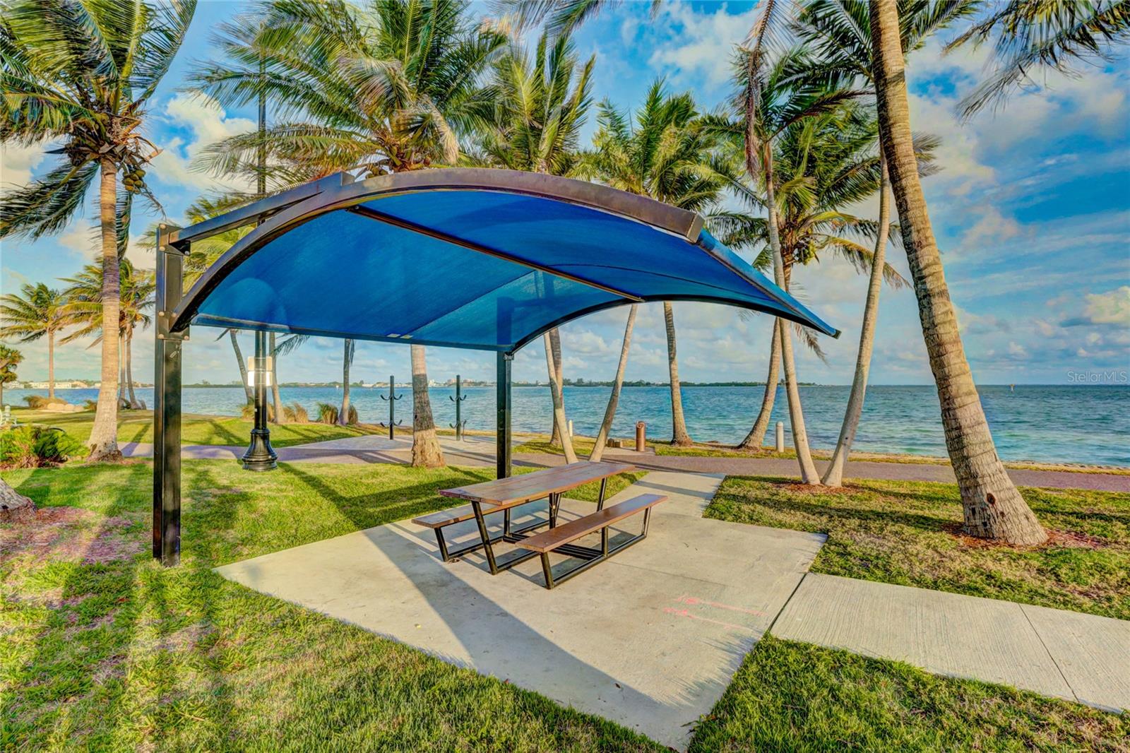 526 BIRD KEY DR