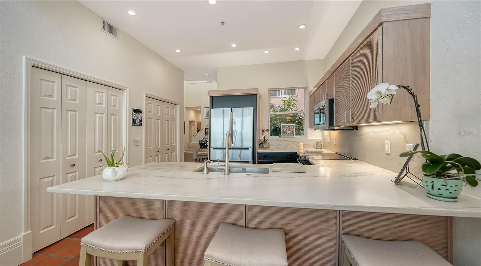 3530 MISTLETOE LN