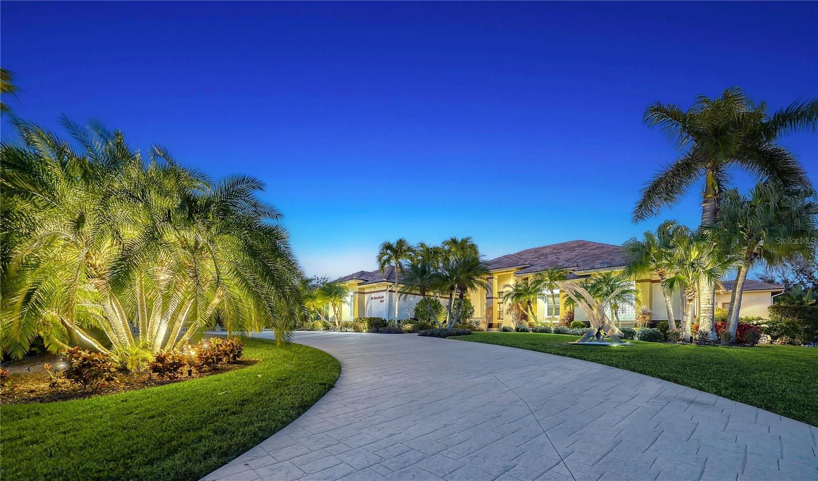 8017 MANASOTA KEY RD