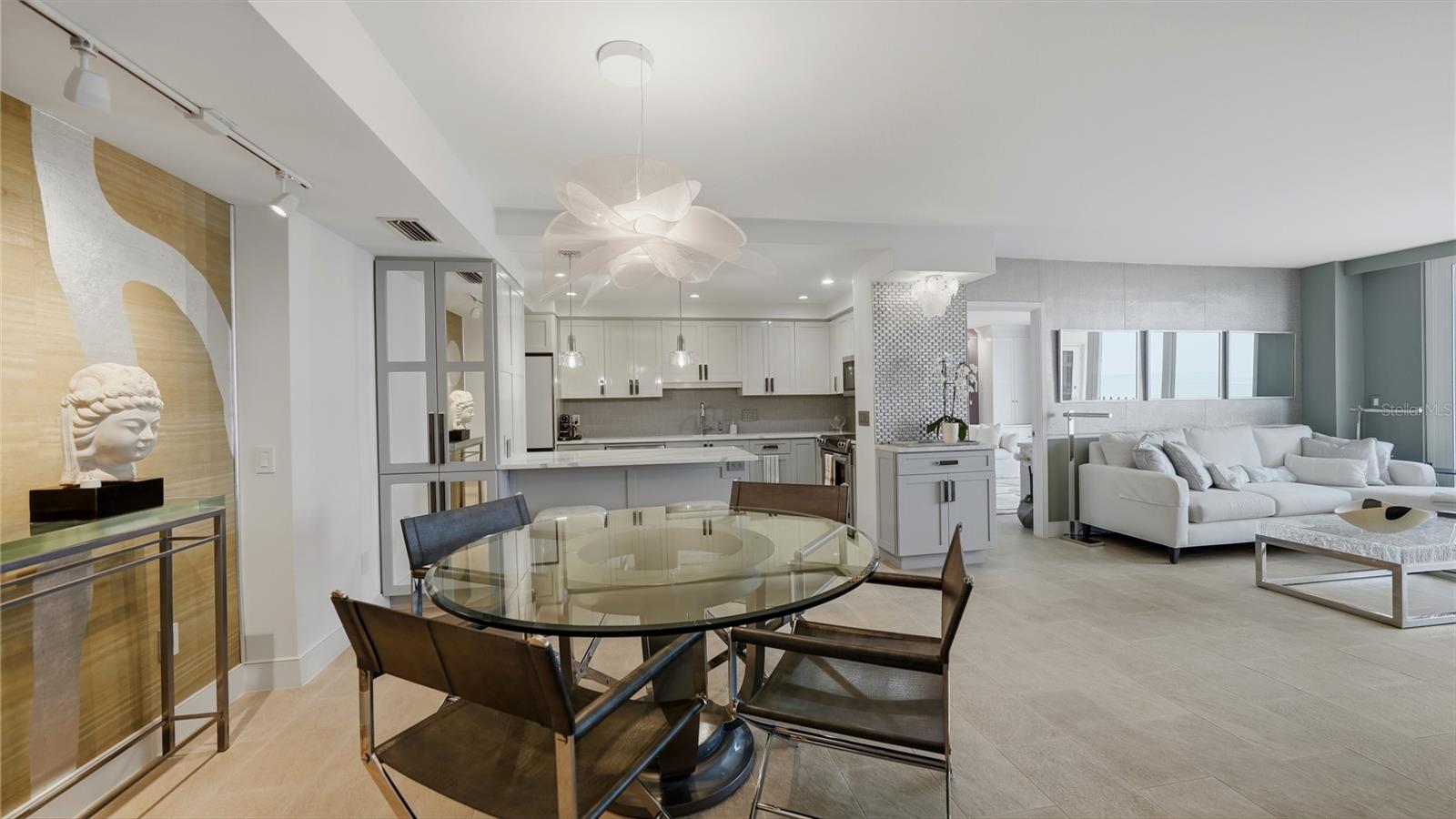 1212 BENJAMIN FRANKLIN DR #907